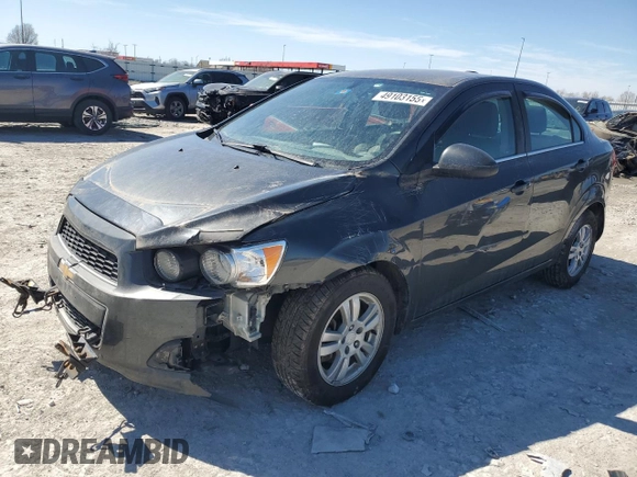 2016 Chevrolet Sonic LT z VIN 1G1JC5SH6G4126869, wystawiony jako Copart lot #49103155 z przebiegiem 199 131 mil mil oraz Szkoda całkowita • Salvage title. Historia ofert i sprzedaży dostępna na DreamBid. Obrazek 1.