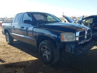 2006 Dodge Dakota SLT with VIN 1D7HE48KX6S583200, listed as a IAAI auction lot 41504323 with 186,808 mi miles. Bid and sale history available at carsss.com. Image 1.