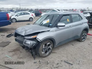 2024 Hyundai Venue SEL z VIN KMHRC8A36RU333987, wystawiony jako IAAI lot #41710436 z przebiegiem 7 701 mil mil oraz . Historia ofert i sprzedaży dostępna na DreamBid. Obrazek 18.