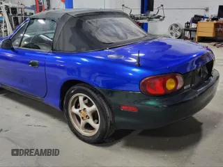 1999 Mazda MX-5 Miata z VIN JM1NB3536X0121095, wystawiony jako IAAI lot #42138447 z przebiegiem 146 636 mil mil oraz . Historia ofert i sprzedaży dostępna na DreamBid. Obrazek 3.