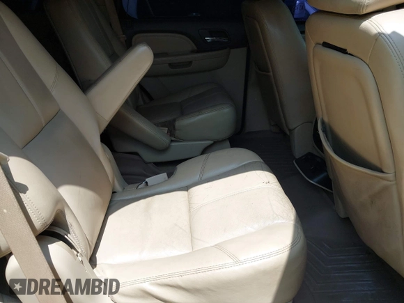 2008 GMC Yukon Denali z VIN 1GKFK63868J212274, wystawiony jako IAAI lot #42325441 z przebiegiem 272 701 mil mil oraz . Historia ofert i sprzedaży dostępna na DreamBid. Obrazek 8.