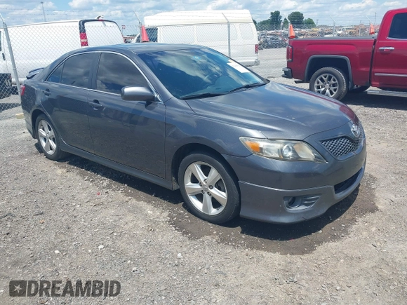 2011 Toyota Camry LE z VIN 4T1BF3EK7BU197078, wystawiony jako IAAI lot #42388549 z przebiegiem 250 873 mil mil oraz . Historia ofert i sprzedaży dostępna na DreamBid. Obrazek 1.