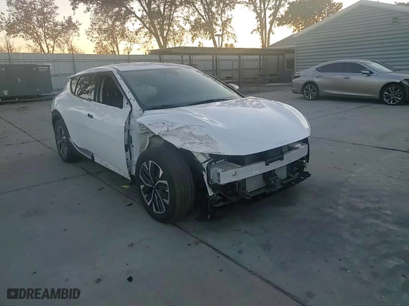 2023 Kia EV6 Light with VIN KNDC34LB7P5608698, listed as a Copart auction lot 81836084 with 13,736 mi miles and Salvage Title. Bid and sale history available at carsss.com. Image 11.