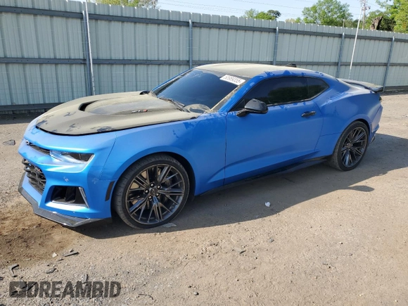 2023 Chevrolet Camaro ZL1 z VIN 1G1FK1R64P0157342, wystawiony jako Copart lot #50989355 z przebiegiem 4114 mil mil oraz Szkody całkowita. Historia ofert i sprzedaży dostępna na DreamBid. Obrazek 1.
