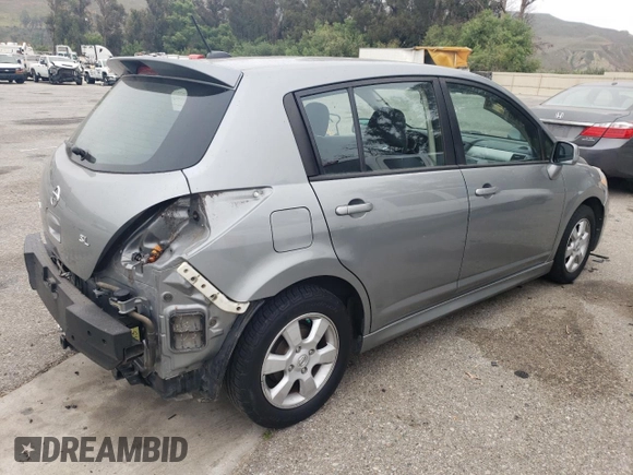 2010 Nissan Versa S z VIN 3N1BC1CPXAL467982, wystawiony jako Copart lot #58525655 z przebiegiem 139 088 mil mil oraz Szkoda całkowita • Salvage title. Historia ofert i sprzedaży dostępna na DreamBid. Obrazek 3.