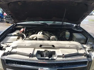 2010 Chevrolet Avalanche LTZ with VIN 3GNVKGE07AG147633, listed as a IAAI auction lot 42154619 with 171,420 mi miles. Bid and sale history available at carsss.com. Image 10.