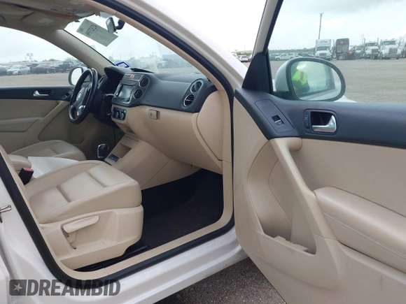 2011 Volkswagen Tiguan SEL w/Premium Navi с VIN WVGAV7AX8BW555798, выставлен на аукционе IAAI как лот 42327196 с пробегом 184 315 миль миль и . История ставок и продаж доступна на DreamBid. Изображение 5.