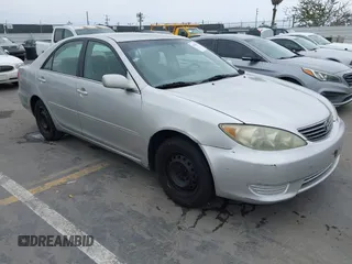 2006 Toyota Camry STD z VIN 4T1BE32K26U123354, wystawiony jako IAAI lot #42436572 z przebiegiem 216 876 mil mil oraz . Historia ofert i sprzedaży dostępna na DreamBid. Obrazek 1.