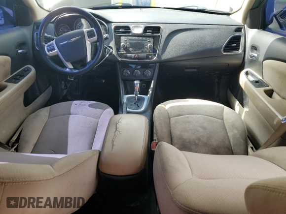 2014 Chrysler 200 Touring z VIN 1C3CCBBB6EN197723, wystawiony jako Copart lot #59495985 z przebiegiem 110 107 mil mil oraz Czysty tytuł • Clean title. Historia ofert i sprzedaży dostępna na DreamBid. Obrazek 8.
