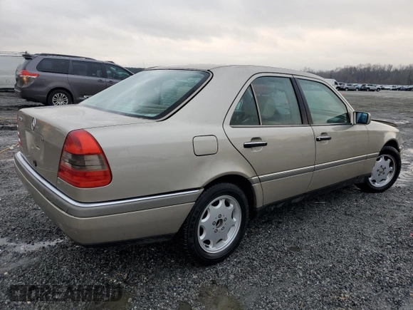 1997 Mercedes-Benz C 230/260/280/320 z VIN WDBHA28E3VF565566, wystawiony jako Copart lot #42641935 z przebiegiem 163 628 mil mil oraz Szkoda całkowita • Salvage title. Historia ofert i sprzedaży dostępna na DreamBid. Obrazek 3.