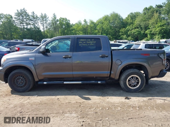 2013 Toyota Tundra z VIN 5TFDY5F18DX277032, wystawiony jako IAAI lot #42488623 z przebiegiem 287 801 mil mil oraz . Historia ofert i sprzedaży dostępna na DreamBid. Obrazek 15.