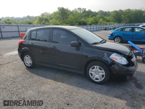 2011 Nissan Versa S z VIN 3N1BC1CP4BL509998, wystawiony jako Copart lot #58521975 z przebiegiem 118 689 mil mil oraz Szkoda całkowita • Salvage title. Historia ofert i sprzedaży dostępna na DreamBid. Obrazek 4.