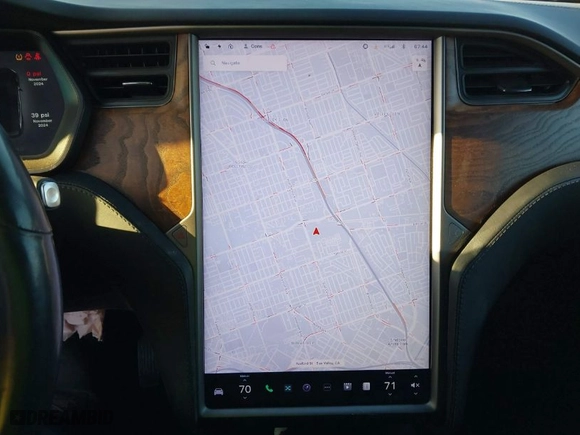 2019 Tesla Model X 75D with VIN 5YJXCAE29KF186356, listed as a IAAI auction lot 41829702 with NaN miles. Bid and sale history available at carsss.com. Image 18.