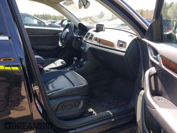 2015 Audi Q3 Premium Plus z VIN WA1EFCFS8FR008411, wystawiony jako IAAI lot #42000959 z przebiegiem 54 840 mil mil oraz . Historia ofert i sprzedaży dostępna na DreamBid. Obrazek 5.