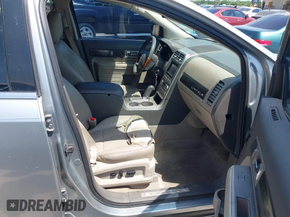 2007 Lincoln MKX with VIN 2LMDU68C87BJ28759, listed as a IAAI auction lot 42028755 with 177,405 mi miles. Bid and sale history available at carsss.com. Image 5.
