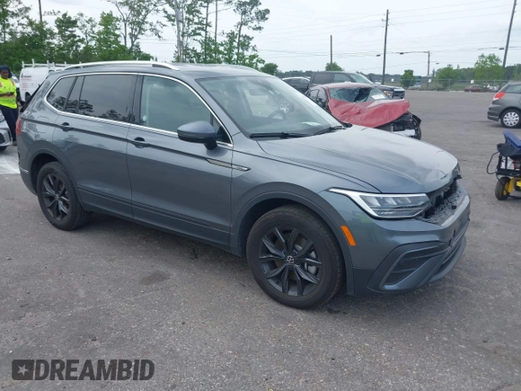 2024 Volkswagen Tiguan SE with VIN 3VV3B7AX8RM134486, listed as a IAAI auction lot 42095457 with 21,295 mi miles and . Bid and sale history available at DreamBid. Image 1.