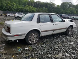 1996 Oldsmobile Cutlass Ciera 1SA VX5 z VIN 1G3AJ55M0T6399357, wystawiony jako Copart lot #60722234 z przebiegiem 128 495 mil mil oraz Szkody całkowita. Historia ofert i sprzedaży dostępna na DreamBid. Obrazek 3.