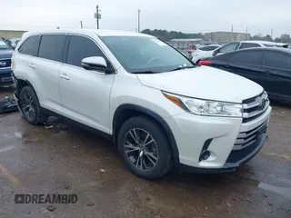 2019 Toyota Highlander LE z VIN 5TDZARFH3KS054379, wystawiony jako IAAI lot #41351918 z przebiegiem 99 407 mil mil oraz . Historia ofert i sprzedaży dostępna na DreamBid. Obrazek 1.