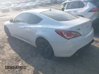 2013 Hyundai Genesis Coupe Premium z VIN KMHHT6KD4DU088543, wystawiony jako IAAI lot #42135293 z przebiegiem 149 302 mil mil oraz . Historia ofert i sprzedaży dostępna na DreamBid. Obrazek 3.