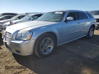 2005 Dodge Magnum RT z VIN 2D8GV582X5H549468, wystawiony jako Copart lot #77535504 z przebiegiem 200 963 mil mil oraz Szkoda całkowita • Salvage title. Historia ofert i sprzedaży dostępna na DreamBid. Obrazek 1.