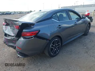 2025 Nissan Sentra SR z VIN 3N1AB8DV6SY307980, wystawiony jako IAAI lot #42548422 z przebiegiem 5 164 mil mil oraz . Historia ofert i sprzedaży dostępna na DreamBid. Obrazek 4.