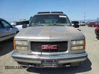 1999 GMC Suburban with VIN 3GKFK16R4XG509485, listed as a Copart auction lot 52611275 with 147,081 mi miles and Clean Title. Bid and sale history available at carsss.com. Image 5.