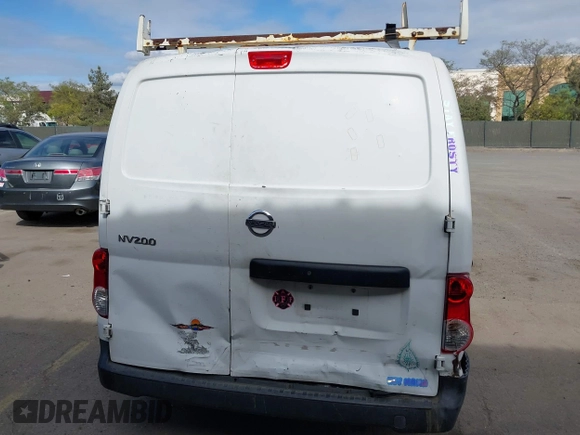 2017 Nissan NV200 S z VIN 3N6CM0KN8HK708136, wystawiony jako IAAI lot #42044129 z przebiegiem 159 517 mil mil oraz . Historia ofert i sprzedaży dostępna na DreamBid. Obrazek 6.