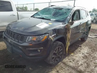 2019 Jeep Compass Trailhawk z VIN 3C4NJDDB5KT722107, wystawiony jako IAAI lot #42209114 z przebiegiem 65 088 mil mil oraz . Historia ofert i sprzedaży dostępna na DreamBid. Obrazek 2.