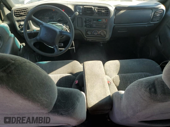 2001 Chevrolet Blazer LT with VIN 1GNDT13W31K225458, listed as a Copart auction lot 62497795 with 186,571 mi miles and Clean title. Bid and sale history available at DreamBid. Image 8.