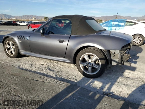 2000 BMW Z3 2.5L with VIN 4USCH9340YLG03126, listed as a Copart auction lot 42641545 with 57,192 mi miles and Salvage Title. Bid and sale history available at carsss.com. Image 2.