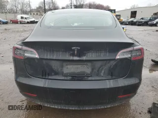 2022 Tesla Model 3 z VIN 5YJ3E1EA3NF288398, wystawiony jako Copart lot #50252735 z przebiegiem 89 968 mil mil oraz Szkoda całkowita • Salvage title. Historia ofert i sprzedaży dostępna na DreamBid. Obrazek 6.