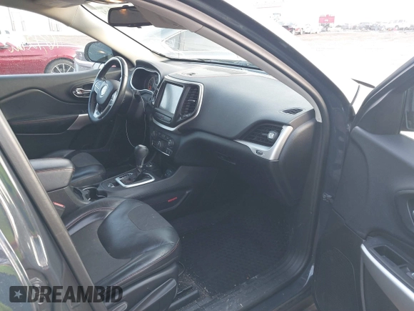 2017 Jeep Cherokee Trailhawk with VIN 1C4PJMBS4HW647852, listed as a IAAI auction lot 41192324 with 116,429 mi miles and . Bid and sale history available at DreamBid. Image 5.
