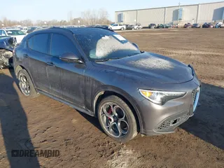 2021 Alfa Romeo Stelvio Ti z VIN ZASPAKBN0M7D02652, wystawiony jako IAAI lot #41792195 z przebiegiem Nie podano mil oraz . Historia ofert i sprzedaży dostępna na DreamBid. Obrazek 1.