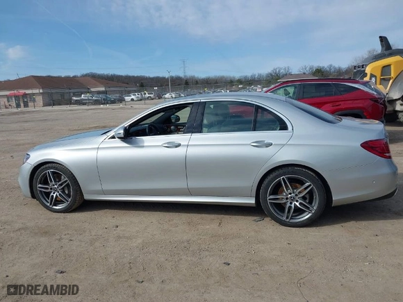 2018 Mercedes-Benz E-Class E 300 with VIN WDDZF4KB2JA454750, listed as a IAAI auction lot 41775210 with 83,121 mi miles. Bid and sale history available at carsss.com. Image 14.
