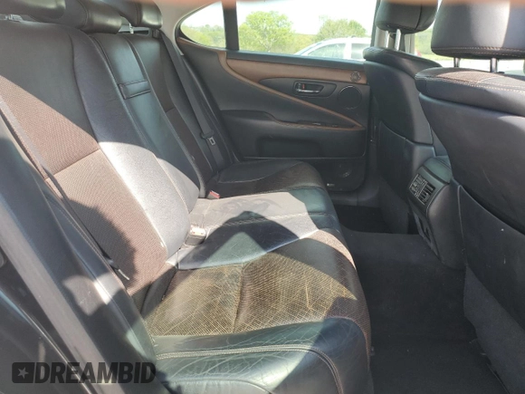 2011 Lexus LS 460 z VIN JTHBL5EF8B5103696, wystawiony jako Copart lot #53824455 z przebiegiem 118 705 mil mil oraz Szkoda całkowita • Salvage title. Historia ofert i sprzedaży dostępna na DreamBid. Obrazek 10.