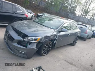 2017 Volvo S60 Dynamic z VIN YV140MTL3H2427908, wystawiony jako IAAI lot #42221185 z przebiegiem 65 432 mil mil oraz . Historia ofert i sprzedaży dostępna na DreamBid. Obrazek 2.