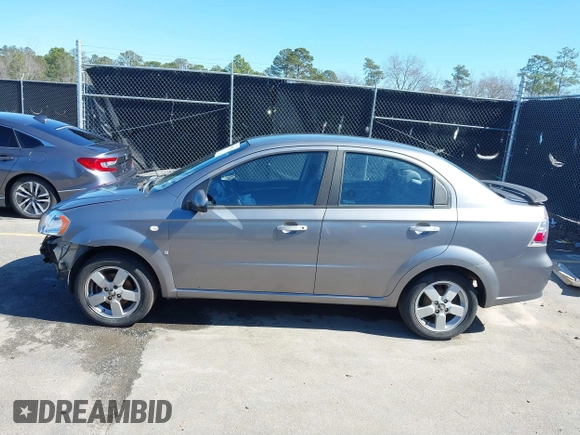 2008 Chevrolet Aveo LT z VIN KL1TG56648B177918, wystawiony jako IAAI lot #41575526 z przebiegiem 178 725 mil mil oraz . Historia ofert i sprzedaży dostępna na DreamBid. Obrazek 14.