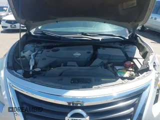 2013 Nissan Altima SV with VIN 1N4AL3AP9DN586463, listed as a IAAI auction lot 42099334 with 181,364 mi miles and . Bid and sale history available at carsss.com. Image 10.