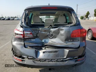 2013 Volkswagen Tiguan SE z VIN WVGAV7AX2DW023093, wystawiony jako Copart lot #64694405 z przebiegiem 137 460 mil mil oraz Szkoda całkowita • Salvage title. Historia ofert i sprzedaży dostępna na DreamBid. Obrazek 6.