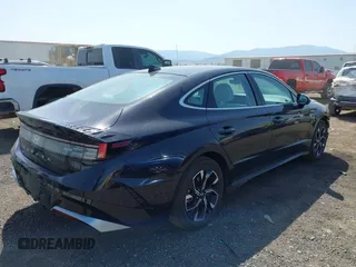 2024 Hyundai Sonata SEL z VIN KMHL64JA1RA425997, wystawiony jako IAAI lot #42489381 z przebiegiem 21 474 mil mil oraz . Historia ofert i sprzedaży dostępna na DreamBid. Obrazek 4.