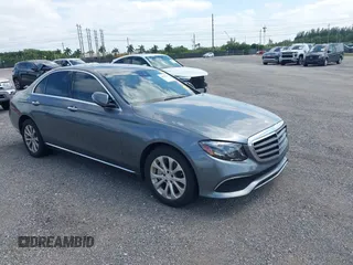 2017 Mercedes-Benz E-Class E 300 Luxury with VIN WDDZF4JB2HA137353, listed as a IAAI auction lot 40830208 with 1 mi miles. Bid and sale history available at carsss.com. Image 1.