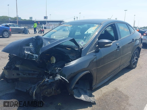 2015 Ford Focus SE с VIN 1FADP3F25FL332956, выставлен на аукционе IAAI как лот 42452810 с пробегом 131 983 миль миль и . История ставок и продаж доступна на DreamBid. Изображение 2.