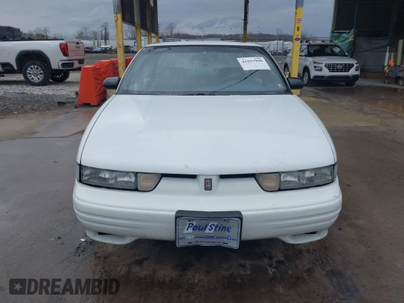 1996 Oldsmobile Cutlass Supreme S z VIN 1G3WH52M8TF346878, wystawiony jako IAAI lot #41827990 z przebiegiem 124 705 mil mil oraz . Historia ofert i sprzedaży dostępna na DreamBid. Obrazek 6.