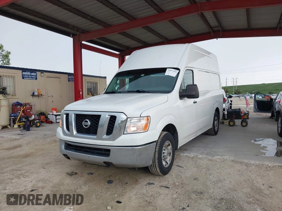 2013 Nissan NV SV z VIN 1N6BF0LY5DN110802, wystawiony jako IAAI lot #39917294 z przebiegiem 197 172 mil mil oraz . Historia ofert i sprzedaży dostępna na DreamBid. Obrazek 2.