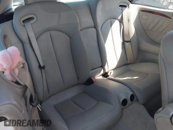 2004 Mercedes-Benz CLK 320 z VIN WDBTK65GX4T018556, wystawiony jako IAAI lot #41546296 z przebiegiem 100 585 mil mil oraz . Historia ofert i sprzedaży dostępna na DreamBid. Obrazek 8.