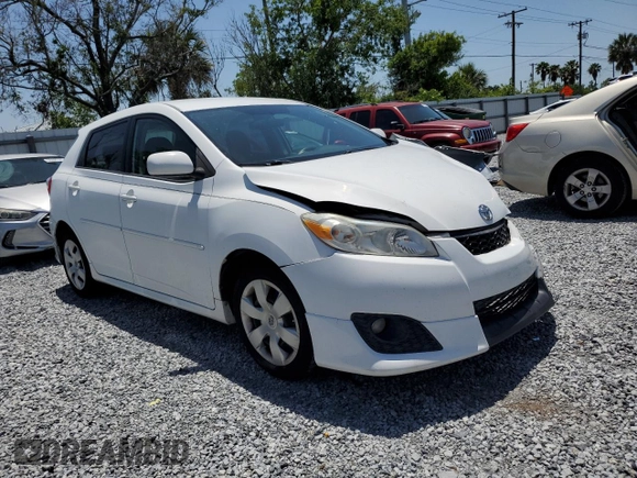 2010 Toyota Matrix z VIN 2T1KU4EE8AC301065, wystawiony jako Copart lot #57299545 z przebiegiem 100 311 mil mil oraz Szkoda całkowita • Salvage title. Historia ofert i sprzedaży dostępna na DreamBid. Obrazek 4.