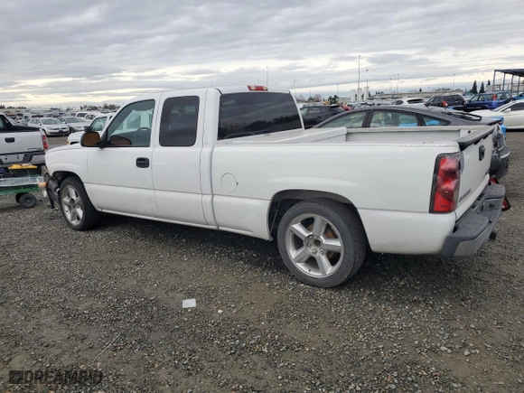 2005 Chevrolet Silverado 1500 LS with VIN 2GCEC19VX51294486, listed as a Copart auction lot 43585075 with 136,906 mi miles and Salvage Title. Bid and sale history available at carsss.com. Image 2.