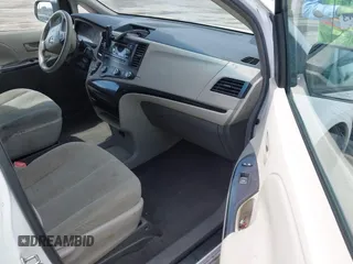 2011 Toyota Sienna with VIN 5TDZK3DCXBS011806, listed as a IAAI auction lot 41999946 with 219,907 mi miles. Bid and sale history available at carsss.com. Image 5.