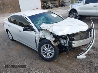2015 Nissan Altima 2.5 S with VIN 1N4AL3AP8FC160830, listed as a IAAI auction lot 41561952 with 209,134 mi miles. Bid and sale history available at carsss.com. Image 1.