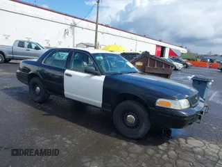 2001 Ford Crown Victoria Police Police Interceptor with VIN 2FAFP71W81X147404, listed as a IAAI auction lot 41932255 with 108,921 mi miles. Bid and sale history available at carsss.com. Image 1.